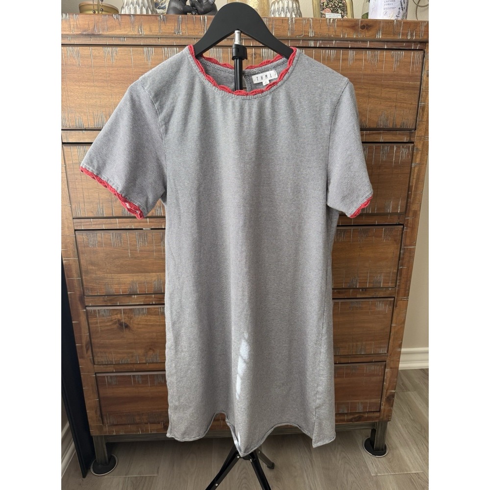 THML Women's Medium Gray Stripe Shift Dress Red Crochet Trim Short Sleeve Casual
